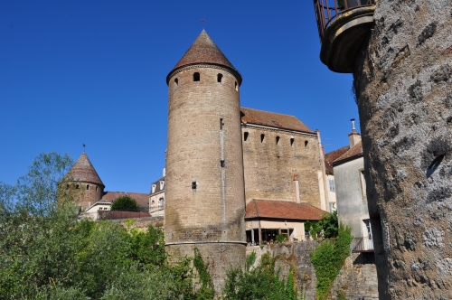 la ville fortifiée de Semur